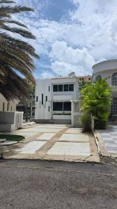 Av. Complejo Turistico El Morro, Casa Bote A A-327, Puerto La Cruz, Anzoategui 6023, Venezuela