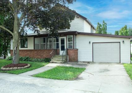 309 Woodbridge St., Nashua, Iowa 50658, USA
