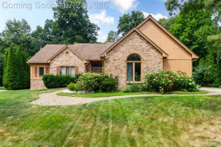 6481 Basswood Drive, Troy, Michigan 48098, USA