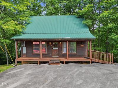 2434 School House Gap Road, Sevierville, Tennessee 37876, USA