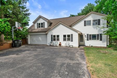 W271N2641 Pear Tree Ln, Pewaukee, Wisconsin 53072, USA