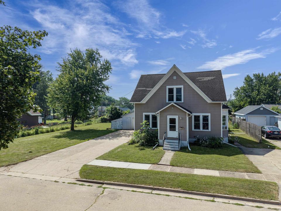 524 Bruce Street, New London, Wisconsin 54961, USA
