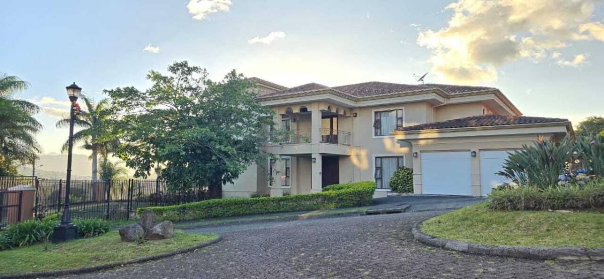 Colinas de Montealegre Guayacán Real, casa número 1, Pinares Sánchez Curridabat, San José 11803, コスタリカ