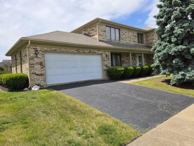 736 Yorkshire Ln, Des Plaines, Illinois 60016, USA