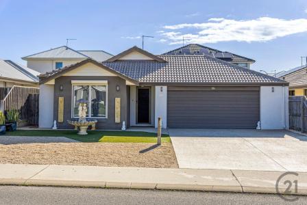 286 Peelwood Parade, Halls Head, WA 6210, Australia