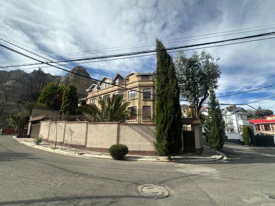 Urbanizacion Las Kantutas c.4 Nº1 , La Paz, La Paz 00001, Боливия