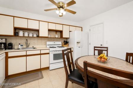 136 Woodmere Drive #406, Parlin, New Jersey 08859, Stati Uniti