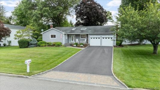 39 Merrivale Drive, Smithtown, New York 11787, USA
