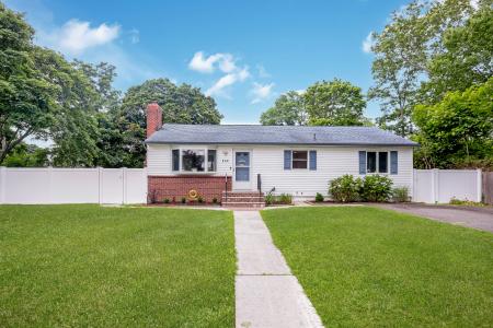 522 Amsterdam Avenue, East Patchogue, New York 11772, USA