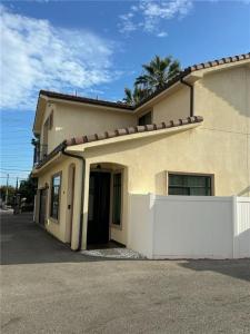 7611 Lilly Way, North Hollywood, California 91605, USA