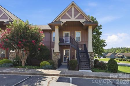 2705 Deermouse Way, Hendersonville, North Carolina 28792, USA