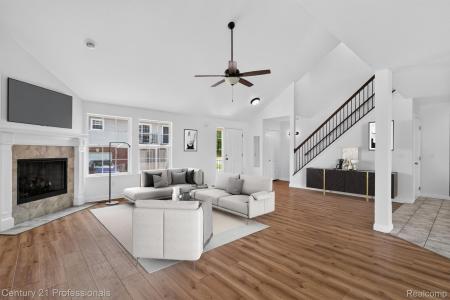 2042 Decker Road, WalledLake, Michigan 48390, Stati Uniti
