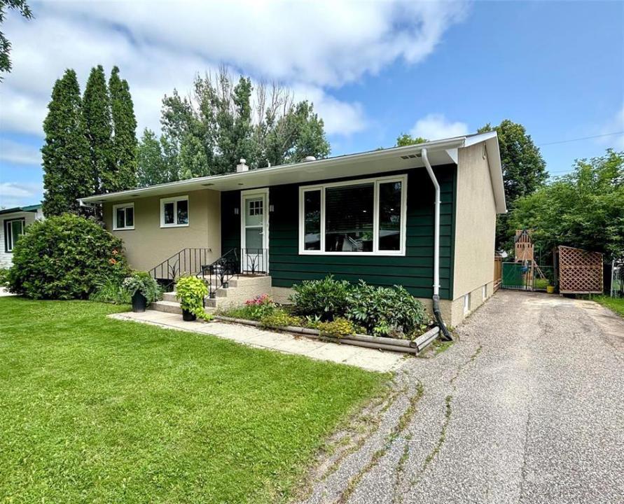 513 SINCLAIR AVENUE, Selkirk, Manitoba R1A 0K9, Canada