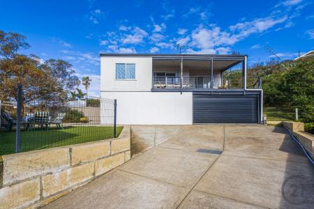 2/17 Valley Road, Halls Head, WA 6210, Australia