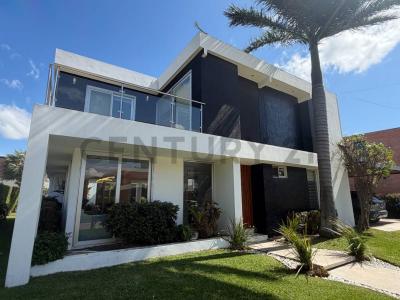 Condominio Bella Vista, a 3 mins del puente Mario Foianini , Urubo, Santa Cruz 00001, Bolivia