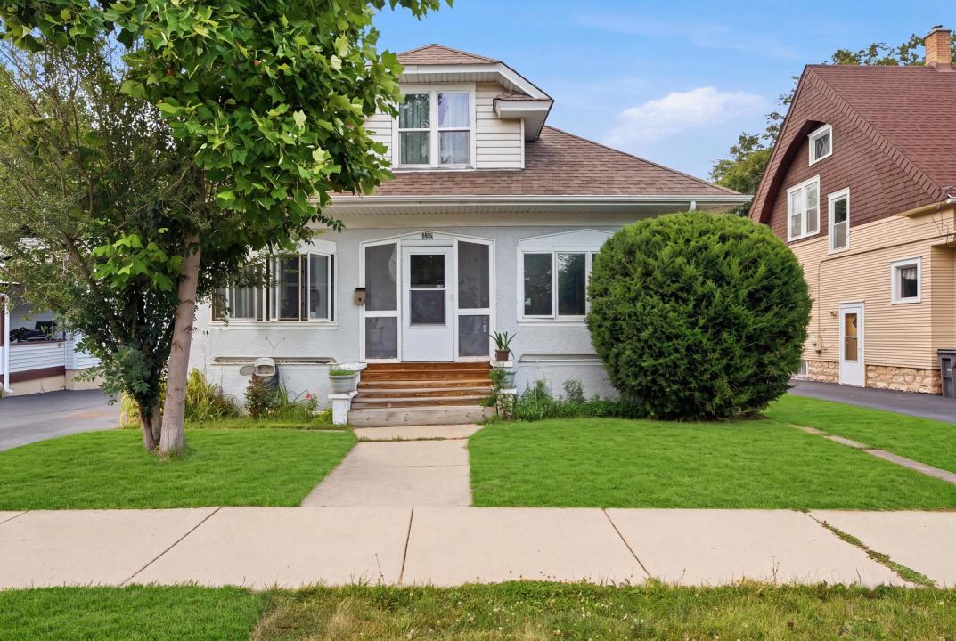 462 Locust Street, Elgin, Illinois 60123, USA