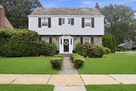 179 Locust Street, Floral Park, New York 11001, USA