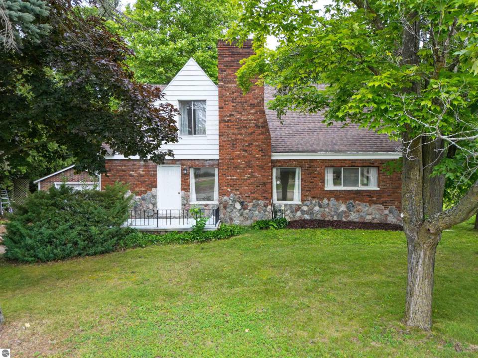 609 Buckley, Elk Rapids, Michigan 49629, USA