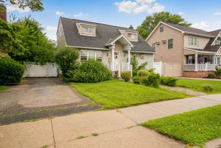68 Cliff DR, Hicksville, New York 11801, USA