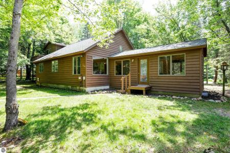15570 Betsie River Drive, Thompsonville, Michigan 49683, Stati Uniti