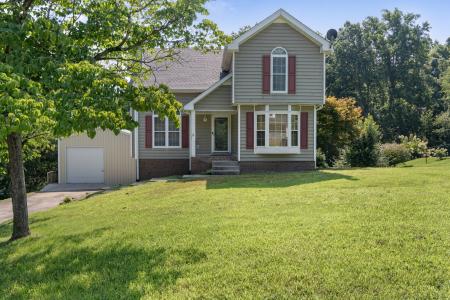 827 Burton Trl, Adams, Tennessee 37010, USA