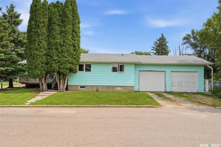 29 MACDOWALL CRESCENT, Prince Albert, Saskatchewan S6V 6N2, Canada