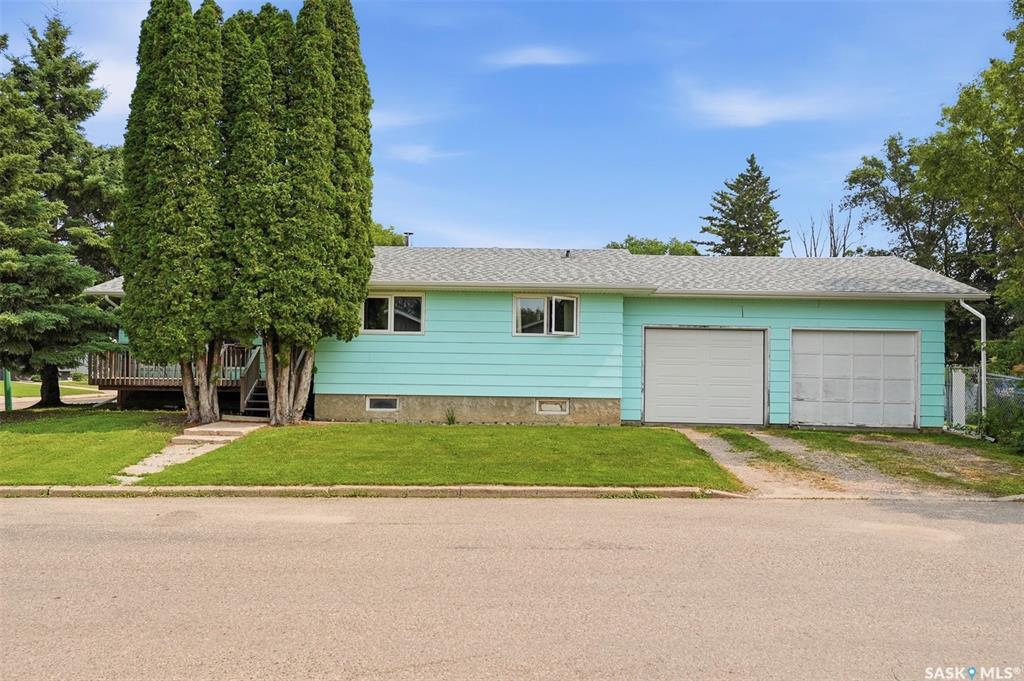 29 MACDOWALL CRESCENT, Prince Albert, Saskatchewan S6V 6N2, Canada