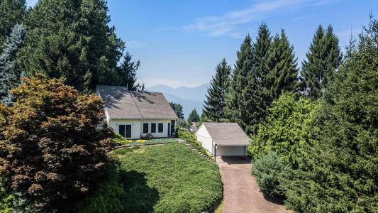 10021 FALCON CRESCENT, Chilliwack, British Columbia V2P 7R3, Canada