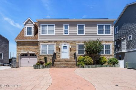 122 Morris Boulevard, Manahawkin, New Jersey 08050, USA