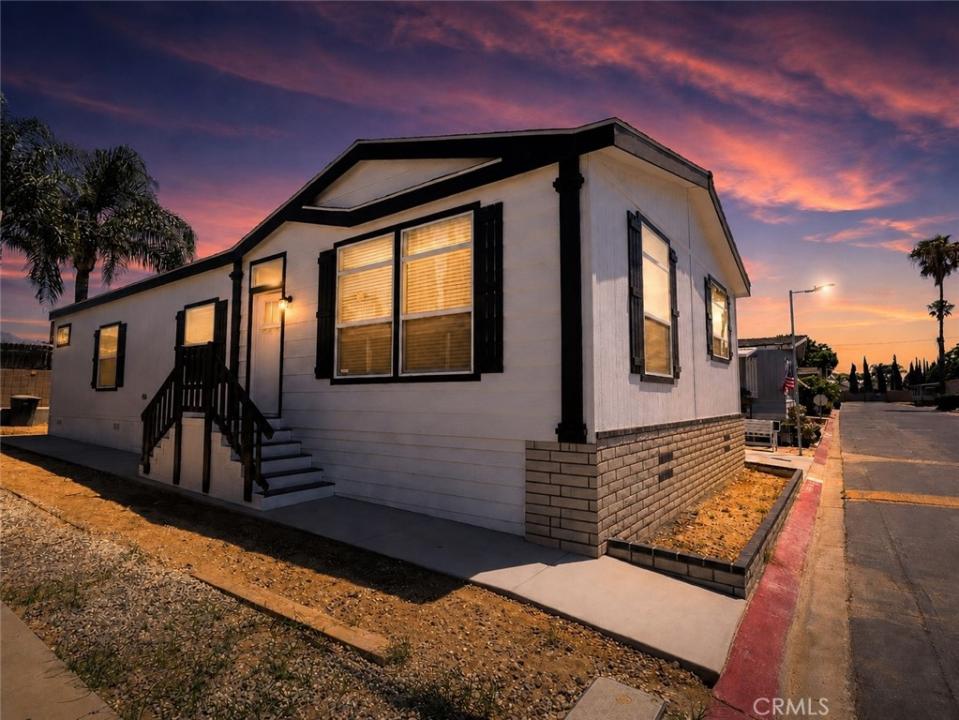 1855 E Riverside Drive , 74, Ontario, Californie 91761, États-Unis