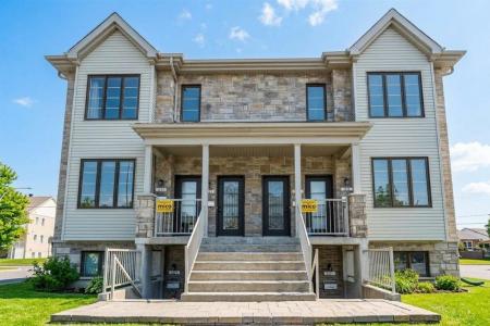 1417 Rue Gibbon, Laval (Chomedey), Quebec H7W 4X6, Canada