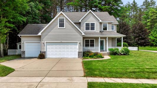7725 Mammoth Pines, Midland, Michigan 48642, USA