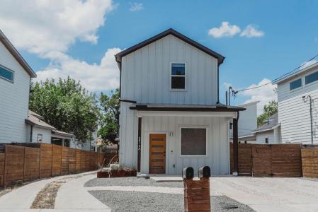 6813 Porter ST , A, Austin, טקסס 78741, ארצות הברית של אמריקה 