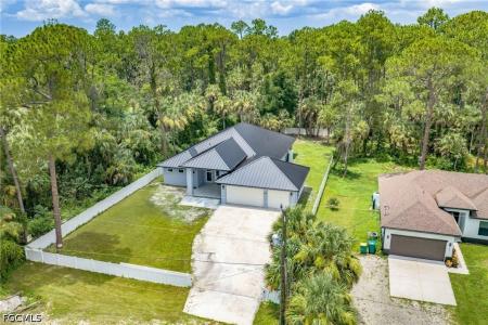 1853 Della Drive, Naples, Florida 34117, USA