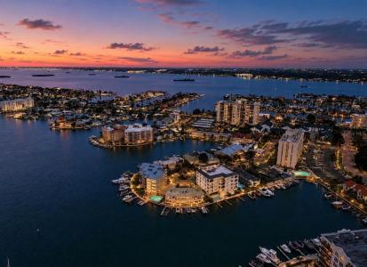 205 Dolphin Pt # 4, Clearwater Beach, Florida 33767, USA