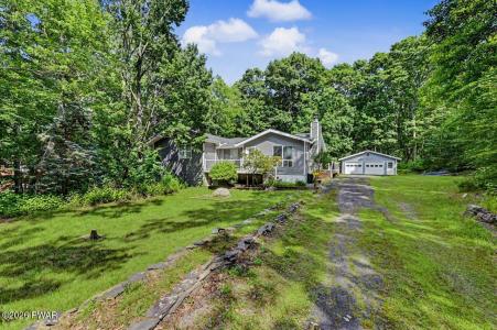 127 Lone Pine Bay, Hawley, Pennsylvania 18428, USA