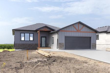 84 STERLING CRESCENT, Steinbach, Manitoba R5G 3E5, Canadá
