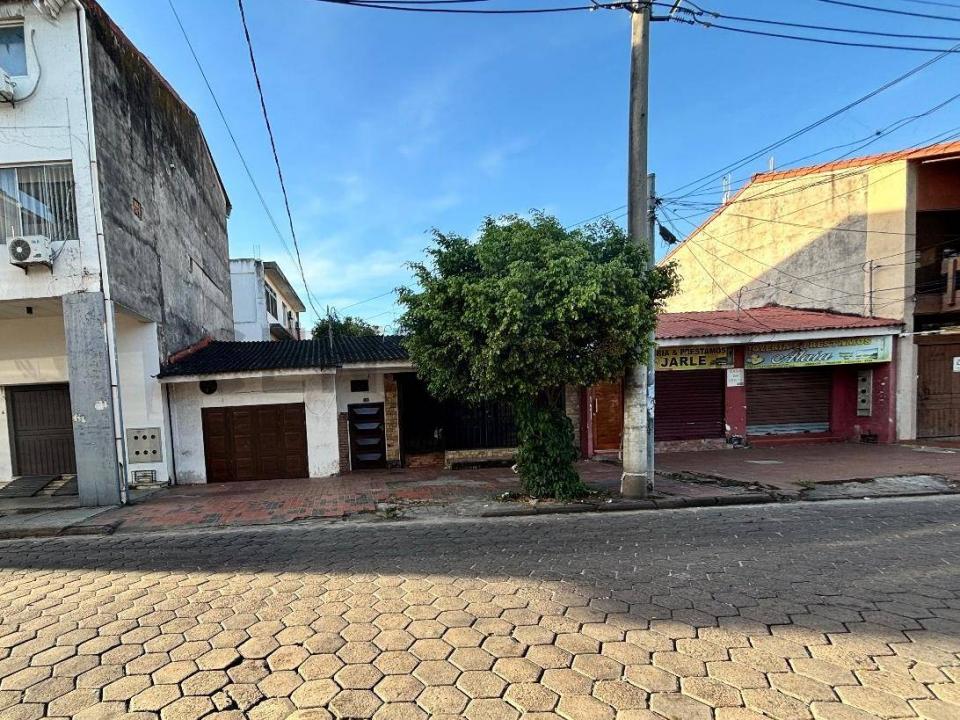 calle charcas a media cuadra del primer anillo av argamoza , Centro, Santa Cruz 00001, Bolivia