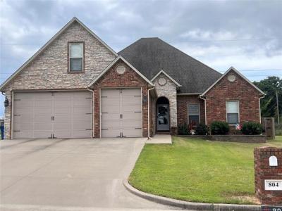 804 Great Oaks Drive, McAlester, Oklahoma 74501-2312, USA