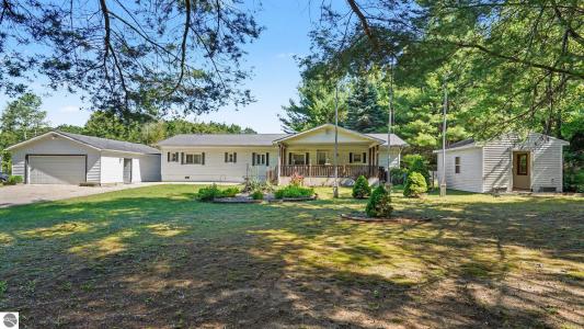 10221 E Church Road, Vestaburg, Michigan 48891, USA