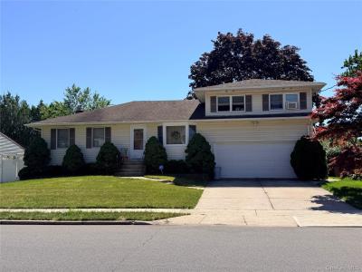 381 N Monroe Avenue, Lindenhurst, New York 11757, USA