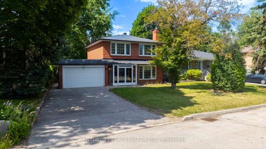 6 DONNA COURT, Toronto, Ontario M2M 2C8, Canada