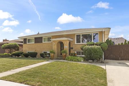 616 N Plamondon Drive, Addison, Illinois 60101, USA