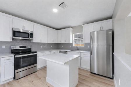 219 E James Street, Baytown, טקסס 77520, ארצות הברית של אמריקה