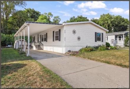 3053 E Bay Drive, Fenton, Michigan 48430, USA
