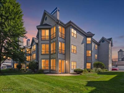5383 Mariners Cove Drive , 405, Madison, Wisconsin 53704, USA