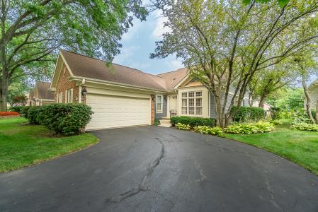 2157 N Lake Shore Circle, Arlington Heights, Illinois 60004, USA