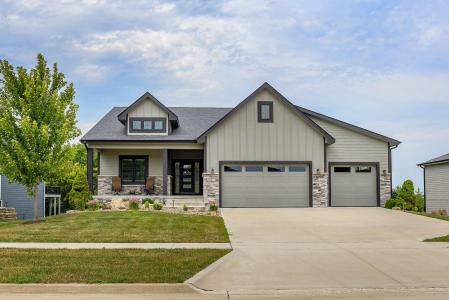 10009 Hidden Valley Drive, Johnston, Iowa 50131, USA