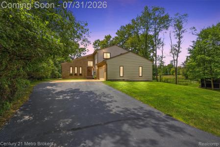 8381 Rattalee Lake Road, Clarkston, Michigan 48348, USA