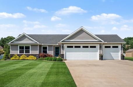 3863 E Letts, Midland, Michigan 48642, USA